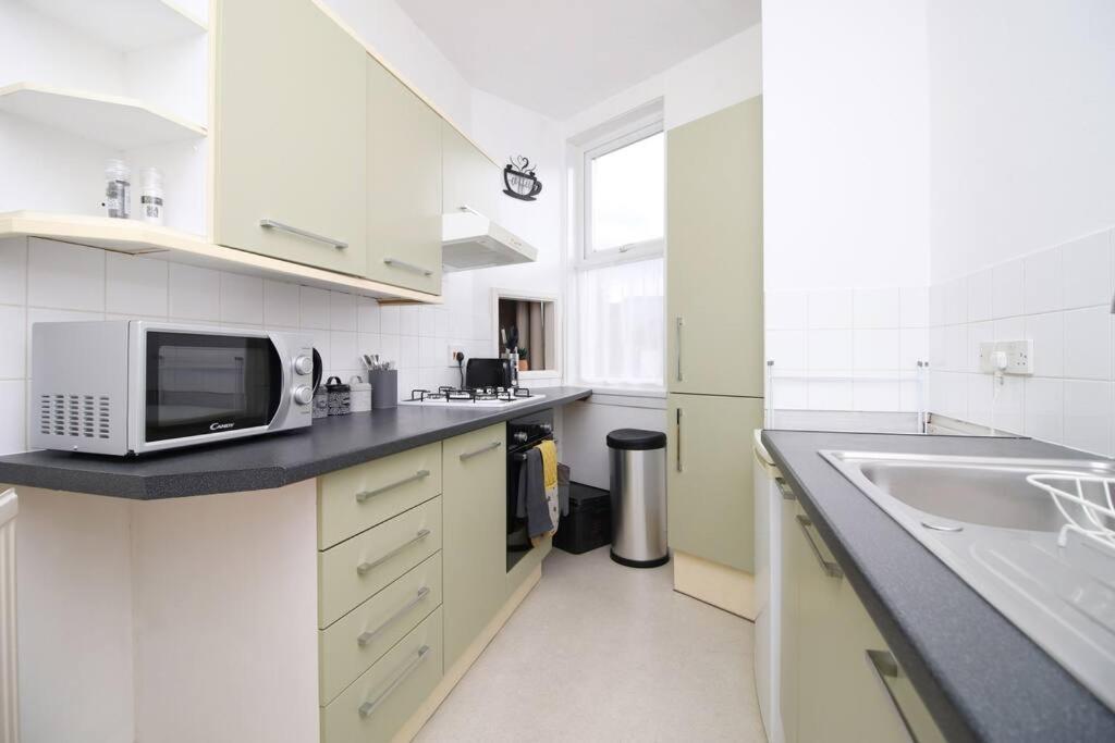 2 Bedroom Apartment, 5 Guests Welcome, Free Off-peak Parking Apartamento Bristol