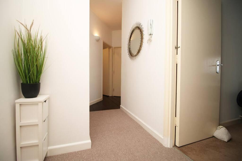 2 Bedroom Apartment, 5 Guests Welcome, Free Off-peak Parking Apartamento Bristol