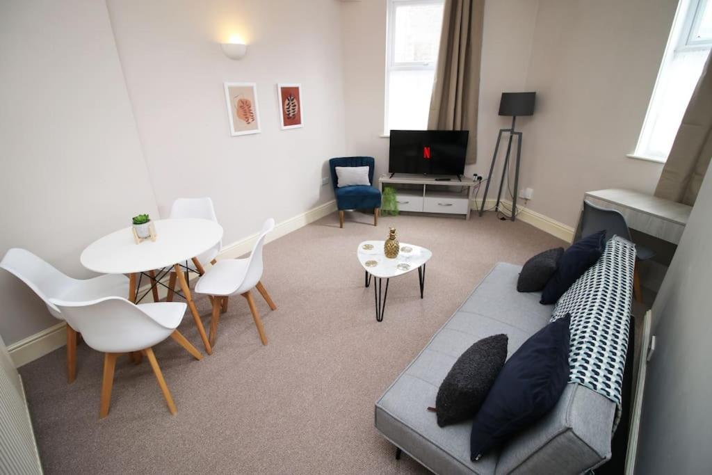 Apartamento 2 Bedroom Apartment, 5 Guests Welcome, Free Off-peak Parking *