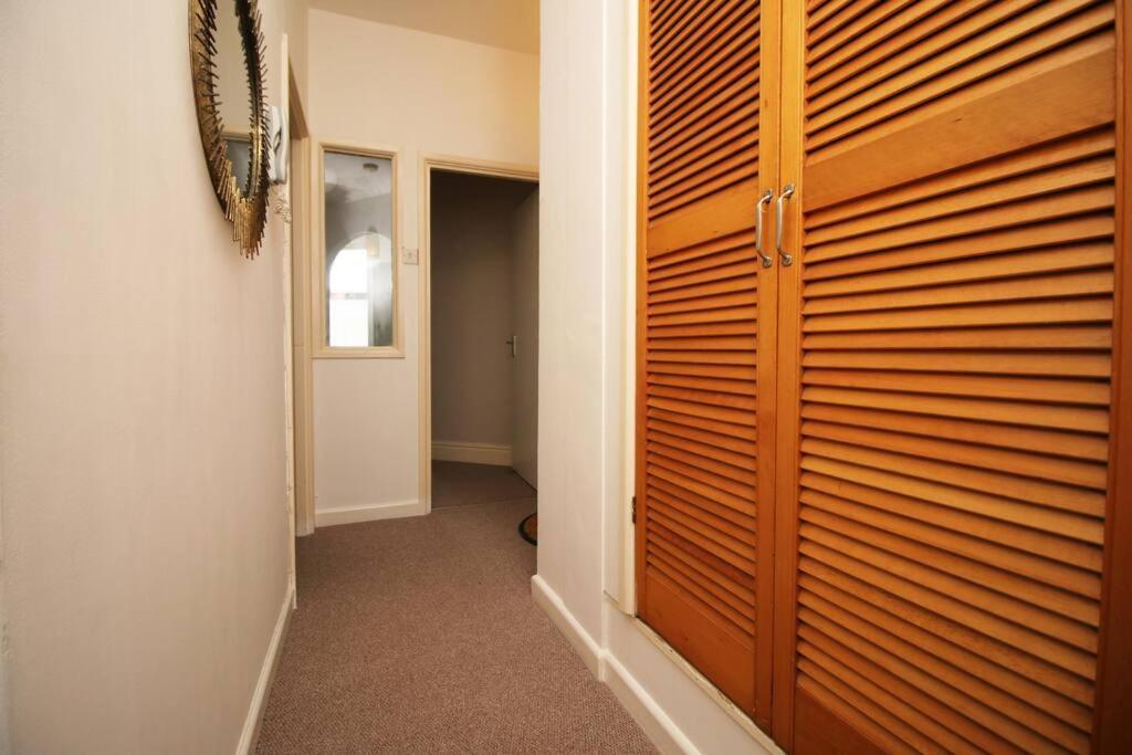 Leilighet 2 Bedroom Apartment, 5 Guests Welcome, Free Off-peak Parking
